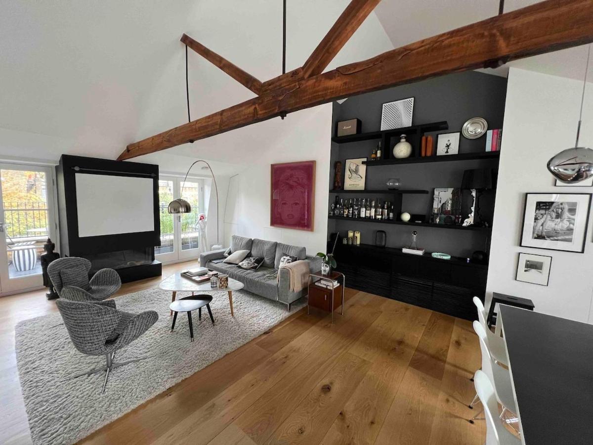 Chelsea, Three-bedroom Contemporary Living Duplex * Londra